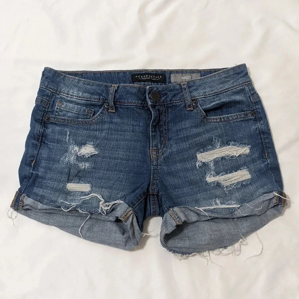 Aeropostale Midi Distressed Denim Short, Color Blue, Size 2